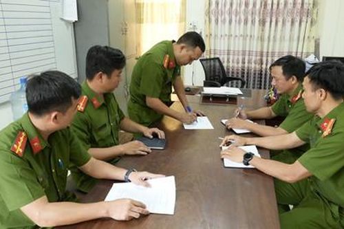 Khám phá vụ sản xuất thanh nhôm giả thương hiệu nổi tiếng quy mô lớn