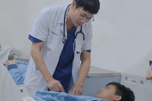 Hạ thân nhiệt bệnh nhân xuống 28 độ, duy trì phòng mổ ở 18 độ C phẫu thuật cứu nam thanh niên bị lóc động mạch chủ tuýp A hiếm gặp