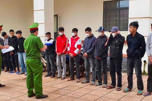 Đắk Lắk: 30 thiếu niên mang hung khí đi giải quyết mâu thuẫn