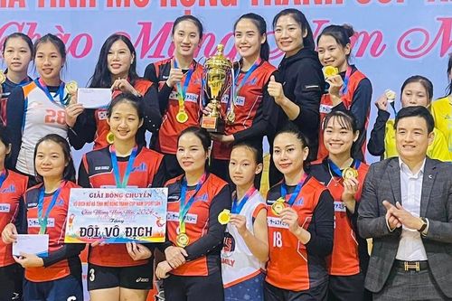 Người đẹp bóng chuyền Việt Nam 'song kiếm hợp bích' với Phạm Thị Yến để giành chức vô địch, khép lại năm đầy mỹ mãn