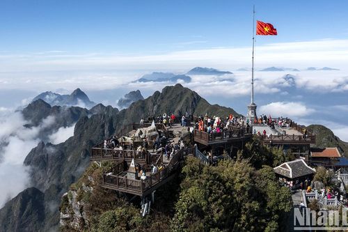 Lên 'Nóc nhà Đông Dương' ngắm biển mây dịp Tết Dương lịch