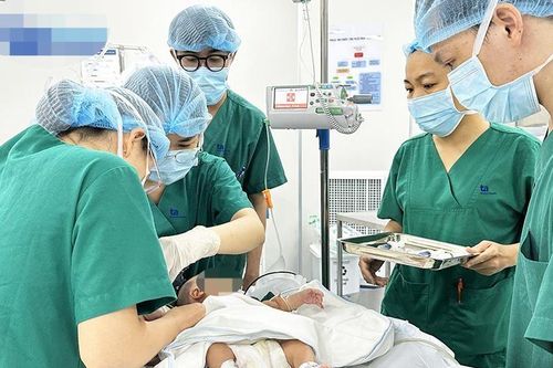 Tắc ruột bẩm sinh, bé sinh non được nuôi sống kỳ tích