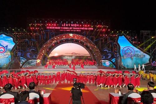 Thành phố Hạ Long kỷ niệm 30 năm Ngày thành lập và đón nhận Huân chương Lao động hạng Nhất