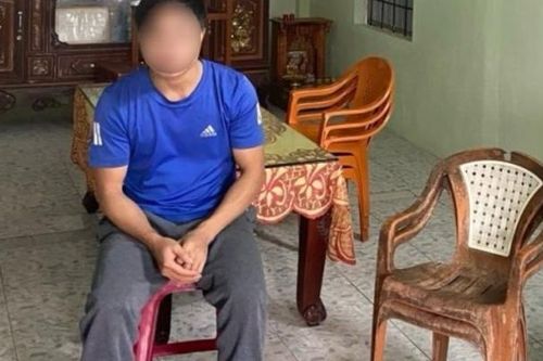 Mất kiểm soát trong lúc cãi nhau, chồng dùng dao chém vợ và con trai