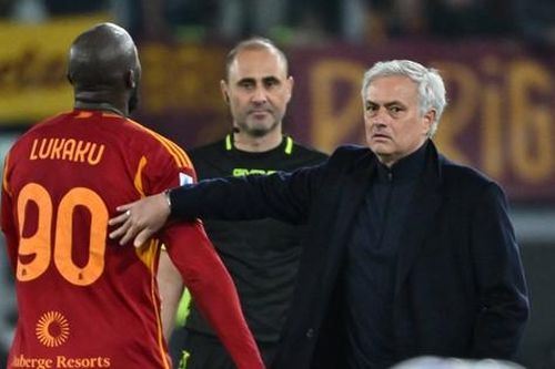 Roma lại thua, Mourinho phản ứng thế nào?