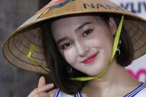 Cô gái đẹp nhất thế giới 2023 trong những lần đến Việt Nam
