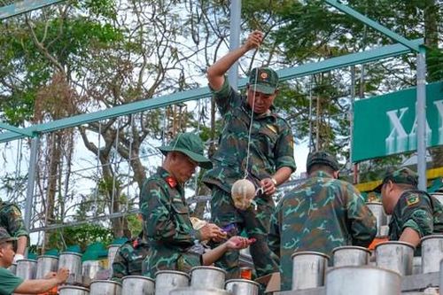 Cần Thơ: Trận địa pháo hoa tầm cao trước giờ khai hỏa