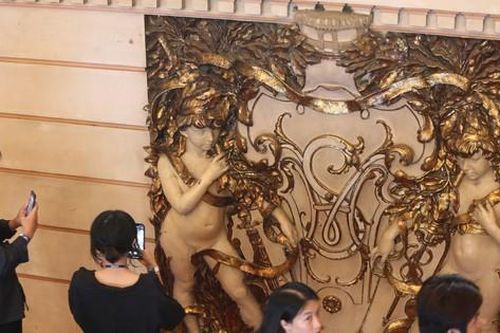 Cuối năm 'xông đất' trụ sở UBND TPHCM, chiêm ngưỡng các hiện vật quý trên 130 tuổi