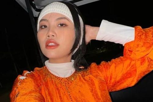 Showbiz 31/12: Phương Mỹ Chi gặp sự cố khi biểu diễn trực tiếp