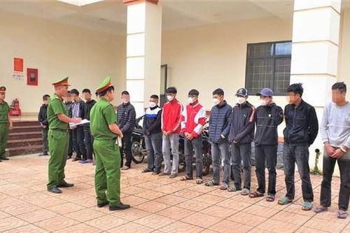 Thanh niên 16 tuổi huy động 29 người vác dao rựa đi trả thù