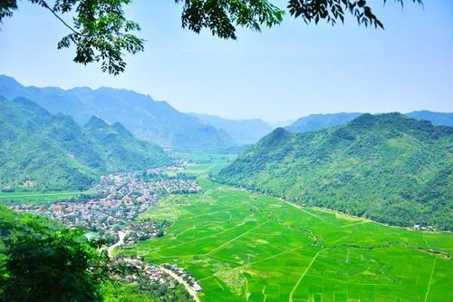 Tận hưởng vẻ đẹp trong trẻo và yên bình của Mai Châu