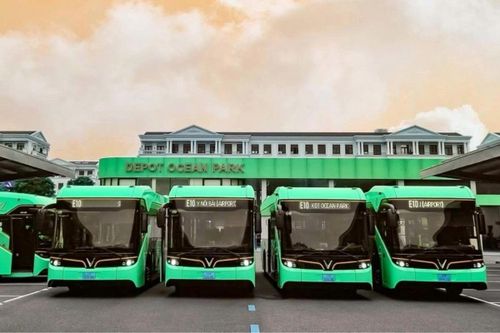 Vận hành tuyến xe buýt điện kết nối nội đô Hà Nội tới sân bay Nội Bài