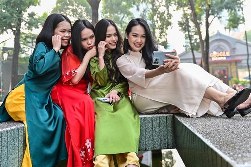 Những khoảnh khắc yên bình tại TP.HCM ngày cuối năm 2023