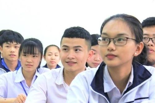 'Bí ẩn của làn nước' vào đề thi học kỳ 1 lớp 11 môn Ngữ văn