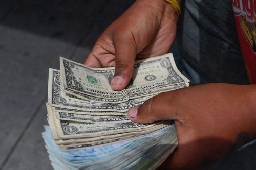 Đồng tiền bolivar của Venezuela đã mất hơn một nửa giá trị trong 2023