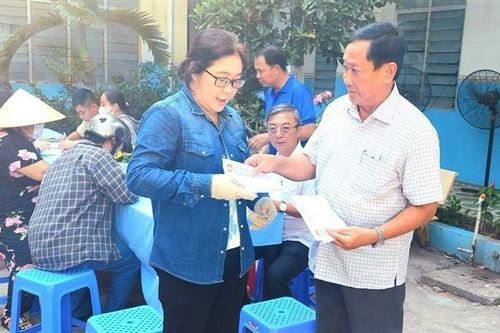 Hỗ trợ các tiểu thương bị thiệt hại trong vụ cháy chợ đồ cũ ở An Giang