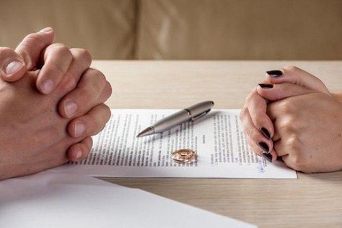 Trường hợp vợ đã ly hôn phải cấp dưỡng cho chồng cũ