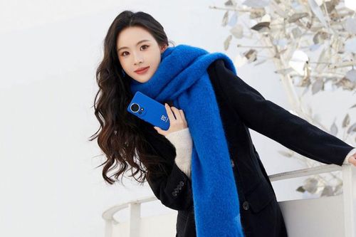 'Tiểu tiên nữ' khoe nhan sắc bên smartphone Huawei