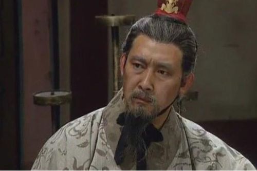 Gia Cát Lượng rõ ràng bồi dưỡng Khương Duy làm người nối nghiệp, tại sao trước khi lâm chung lại đem quân quyền giao cho Dương Nghi?