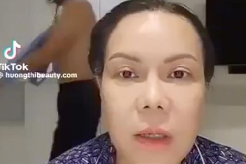 Ông xã cởi trần xuất hiện trên livestream khiến Việt Hương phải vội lên tiếng đính chính