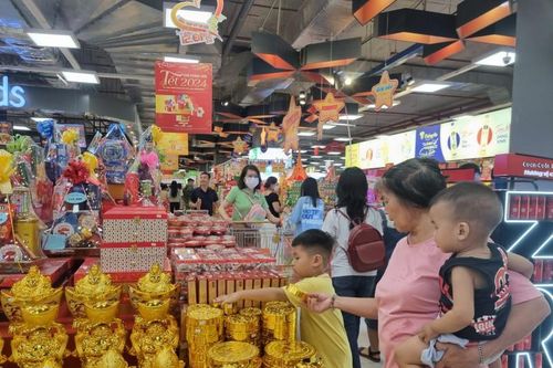TP. Hồ Chí Minh: Hàng nghìn người đổ về các khu vui chơi dịp Tết Dương lịch