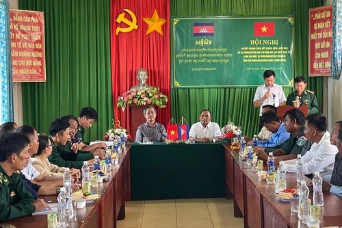 Sơ kết phong trào kết nghĩa giữa làng Bua và Bó Nhỏ