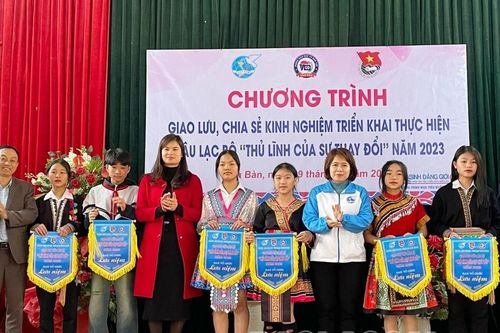 Văn Bàn: Giao lưu, chia sẻ kinh nghiệm triển khai mô hình 'Câu lạc bộ thủ lĩnh của sự thay đổi'
