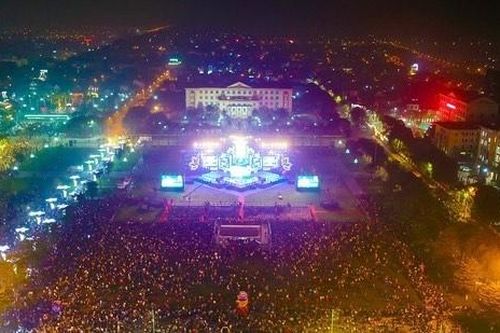'Bữa tiệc' âm thanh, ánh sáng chào năm mới 2024