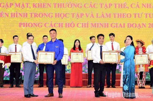 Xây dựng đội ngũ cán bộ theo tư tưởng Hồ Chí Minh