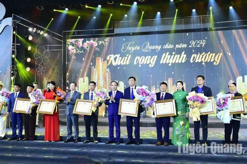 Chương trình Tuyên Quang chào 2024: Khát vọng thịnh vượng