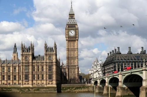 Tháp đồng hồ Big Ben kỷ niệm 100 năm phát sóng tiếng chuông mừng năm mới