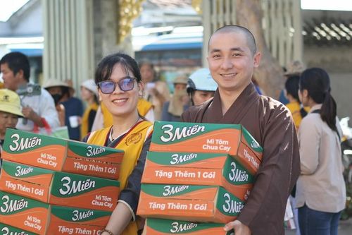 Chùa Bửu Lâm (Khánh Hòa) thiện nguyện đến hội người mù và người khuyết tật