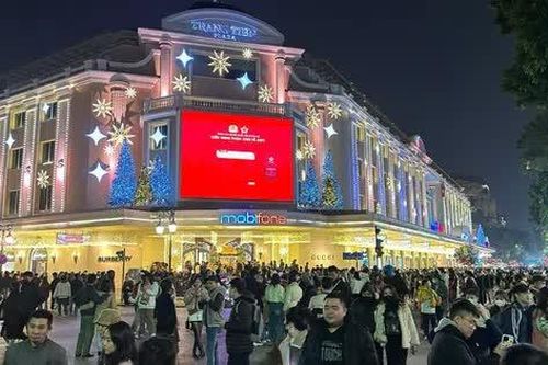 Cả nước sôi nổi, vui tươi chào đón năm mới 2024