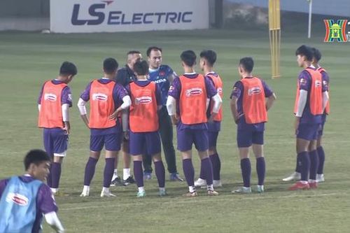 Đội tuyển U23 Việt Nam duy trì tập luyện