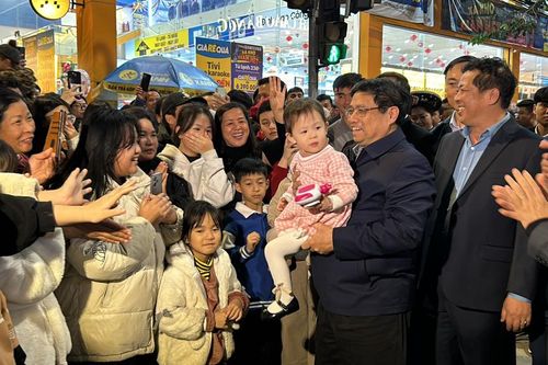 Thủ tướng Phạm Minh Chính đón năm mới 2024 cùng nhân dân các dân tộc tỉnh Cao Bằng
