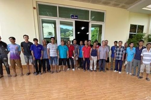 Công an vây ráp, bắt quả tang gần 50 đối tượng đang đá gà qua mạng