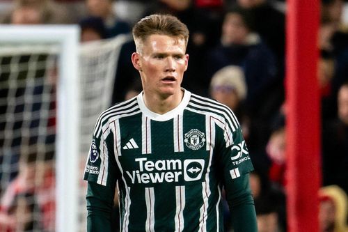 Kết quả Ngoại Hạng Anh: McTominay đá trung vệ, Man Utd thua Nottingham Forest