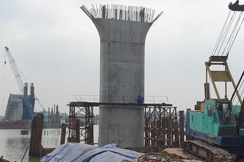 Ngày cuối cùng năm 2023, công nhân vẫn tất bật thi công cầu bắc qua sông lớn ở Nam Định