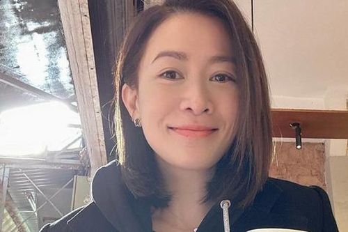 Xa Thi Mạn đắp mặt nạ sáng tối giữ da căng mịn