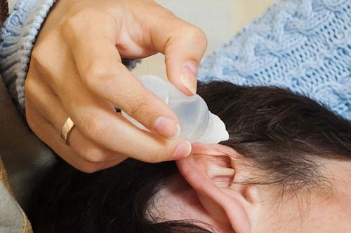 Bị điếc do dùng thuốc nhỏ tai polydexa sai cách
