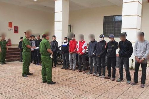 Làm rõ 30 thanh, thiếu niên mang hung khí đi đánh nhau