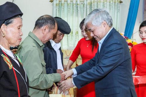 Chung tay chăm lo Tết cho người nghèo
