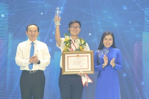 Tuyên dương 14 công dân trẻ tiêu biểu TP.HCM năm 2023