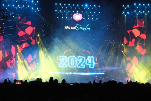 Nghệ An: Chương trình nghệ thuật Hào khí sông Lam chào năm mới 2024