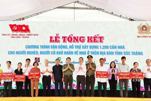Trao 1.200 căn nhà cho hộ nghèo Sóc Trăng