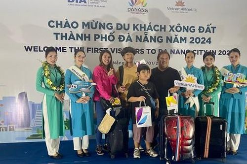 Du lịch Đà Nẵng tấp nập đón khách đầu năm mới