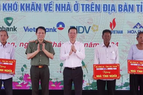 Chủ tịch nước Võ Văn Thưởng dự tổng kết chương trình vận động, hỗ trợ xây dựng 1.200 căn nhà tặng người nghèo, người có khó khăn về nhà ở