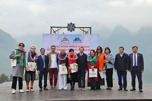 Hà Giang đón vị khách du lịch đầu tiên