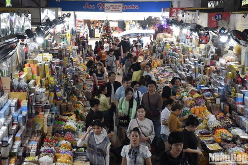 Chợ Hàn Đà Nẵng chật kín khách ngày đầu năm mới 2024