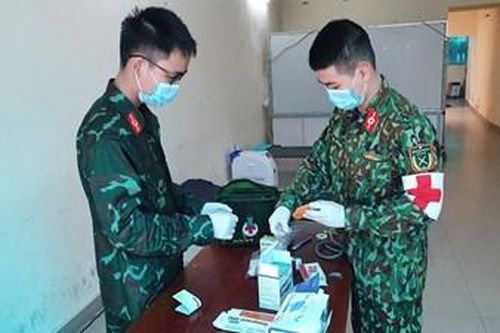 Bác sĩ quân y hai lần cứu người